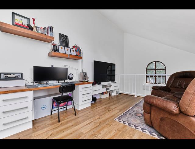 1 BEDROOM APARTMENT TO LET IN MELROSE